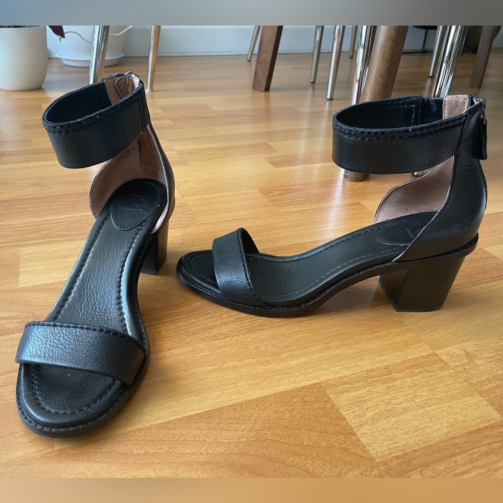 Frye Brielle black block heel sandal 8.5